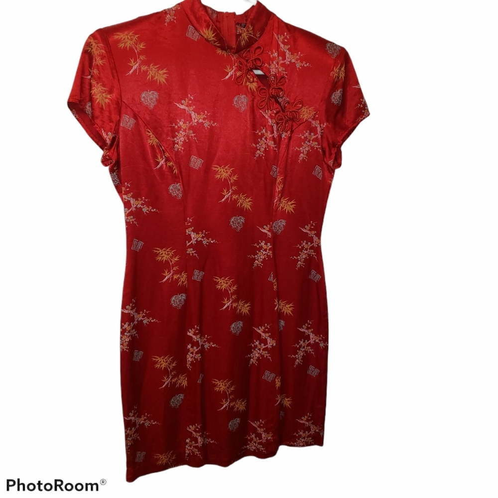 Gorgeous Traditional Chinese Cheongsam dress.